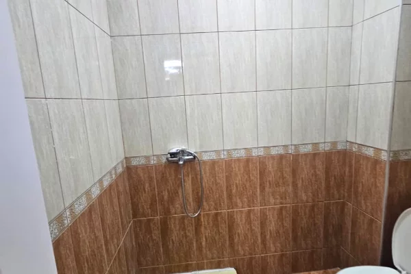 Shtepi ne shitje Apartament ne Tirane, 2+1, Mobilimi E mobiluar, Pagesa 155,000  Euro.