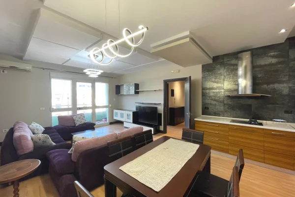 Shtepi ne shitje Apartament ne Tirane, 2+1, Mobilimi E mobiluar, Pagesa 157,000  Euro.