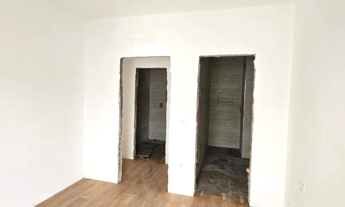 Appartamento in vendita a Tirana 2+1, Vuoto