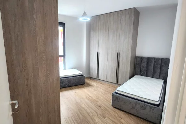 Shtepi me qera Apartament ne Tirane, 2+1, Mobilimi E mobiluar, Pagesa 1,000  Euro.