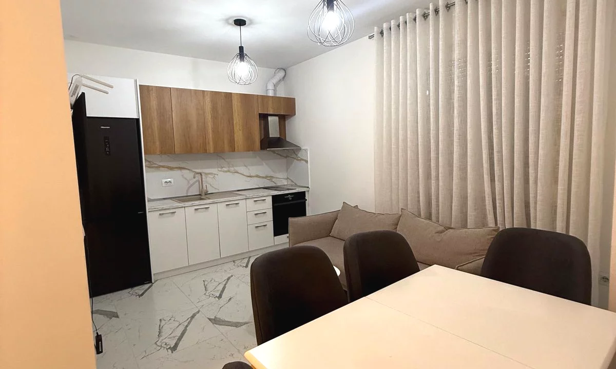 Shtepi me qera Apartament ne Tirane, 2+1, Mobilimi E mobiluar, Pagesa 800  Euro.