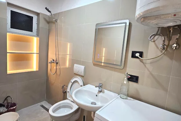 Shtepi me qera Apartament ne Tirane, 2+1, Mobilimi E mobiluar, Pagesa 50,000  Leke.