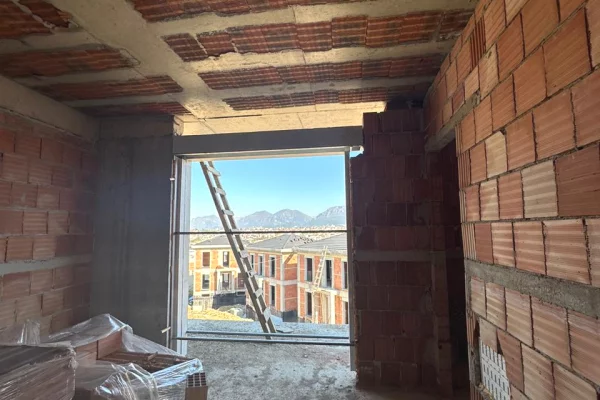 Shtepi ne shitje Vila Luksoze ne Tirane, 4+1, Mobilimi Bosh, pa mobiluar, Pagesa 715,500  Euro.