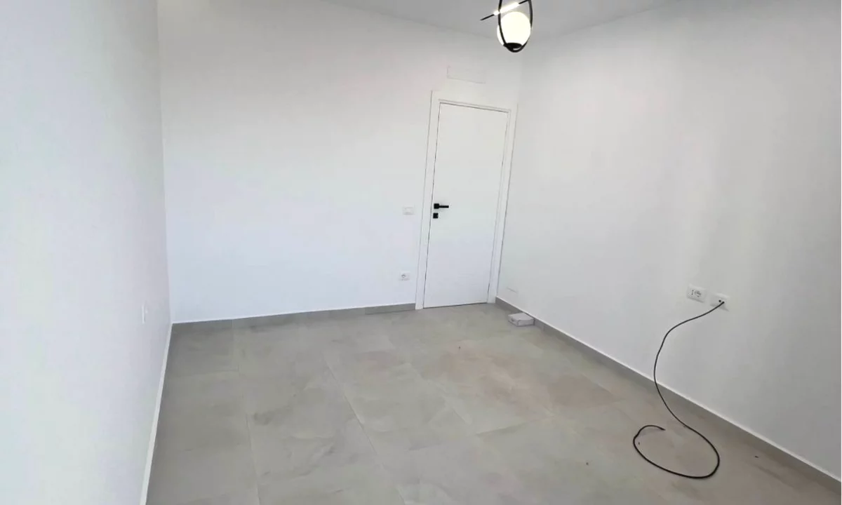 Shtepi ne shitje Apartament ne Tirane, 2+1, Mobilimi Bosh, pa mobiluar, Pagesa 17,000,000  Leke.