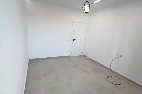 Shtepi ne shitje Apartament ne Tirane, 2+1, Mobilimi Bosh, pa mobiluar, Pagesa 17,000,000  Leke.