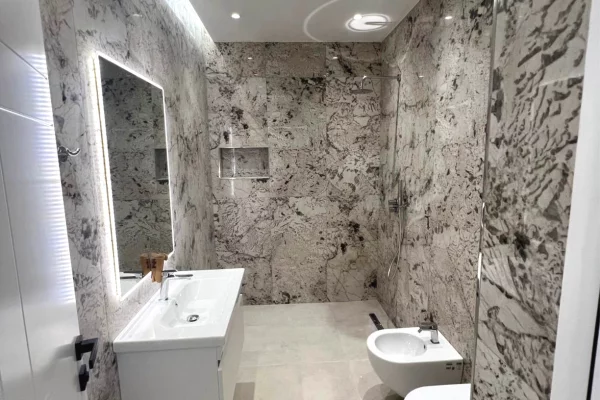 Shtepi ne shitje Apartament ne Tirane, 2+1, Mobilimi Bosh, pa mobiluar, Pagesa 17,000,000  Leke.