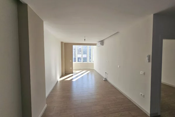 Shtepi ne shitje Apartament ne Tirane, 3+1, Mobilimi Bosh, pa mobiluar, Pagesa 295,000  Euro.