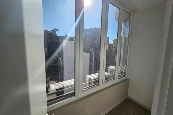 Shtepi ne shitje Apartament ne Tirane, 3+1, Mobilimi Bosh, pa mobiluar, Pagesa 295,000  Euro.