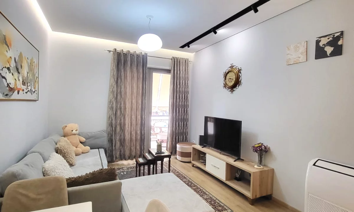 Shtepi me qera Apartament ne Tirane, 1+1, Mobilimi Pjeserisht e mobiluar, Pagesa 950  Euro.