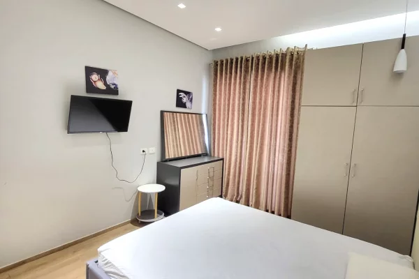 Shtepi me qera Apartament ne Tirane, 1+1, Mobilimi Pjeserisht e mobiluar, Pagesa 950  Euro.