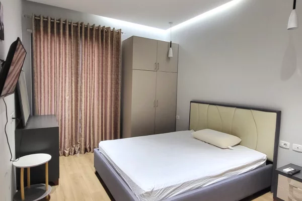 Shtepi me qera Apartament ne Tirane, 1+1, Mobilimi Pjeserisht e mobiluar, Pagesa 950  Euro.