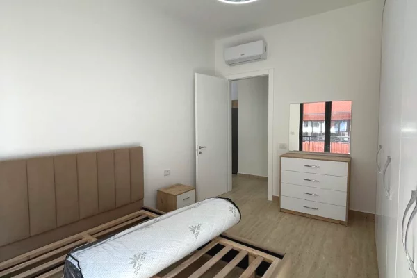Shtepi me qera Apartament ne Tirane, 1+1, Mobilimi E mobiluar, Pagesa 75,000  Leke.