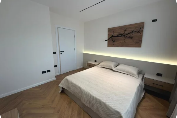 Shtepi ne shitje Apartament ne Tirane, 2+1, Mobilimi E mobiluar, Pagesa 24,000,000  Leke.