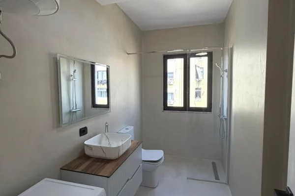 Shtepi ne shitje Apartament ne Tirane, 2+1, Mobilimi E mobiluar, Pagesa 24,000,000  Leke.
