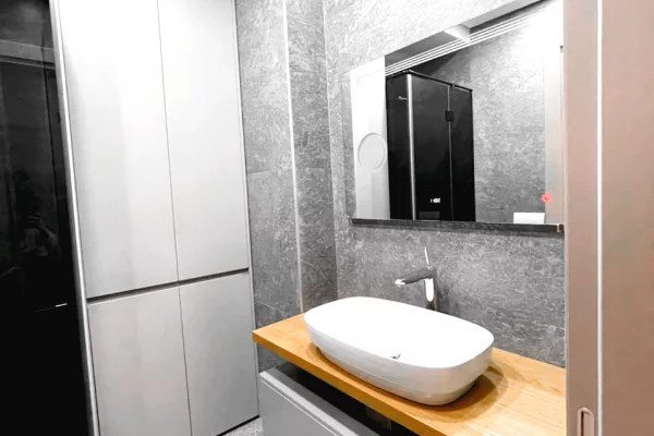 Shtepi ne shitje Apartament ne Tirane, 2+1, Mobilimi E mobiluar, Pagesa 200,000  Euro.
