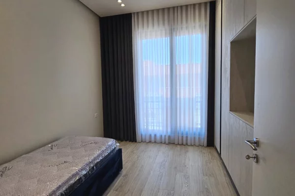 Shtepi me qera Apartament ne Tirane, 2+1, Mobilimi Pjeserisht e mobiluar, Pagesa 1,500  Euro.