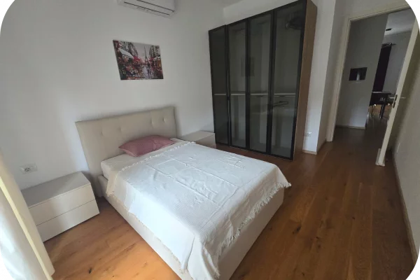 Shtepi me qera Apartament ne Tirane, 2+1, Mobilimi E mobiluar, Pagesa 1,200  Euro.