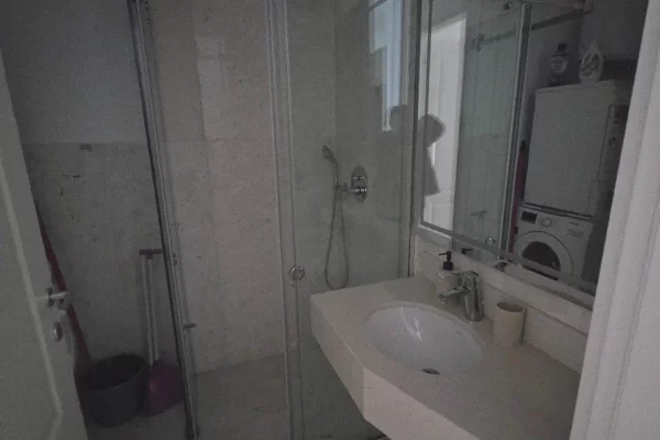 Shtepi me qera Apartament ne Tirane, 2+1, Mobilimi E mobiluar, Pagesa 1,200  Euro.