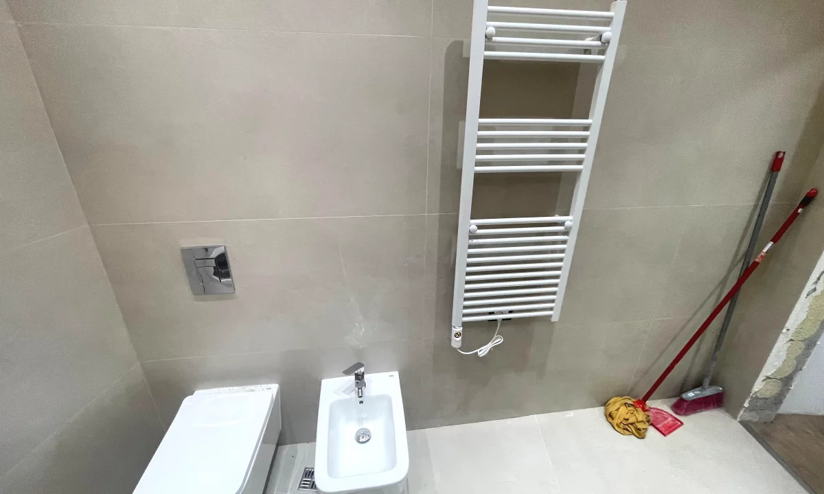 🏢 **JEPET ME QIRA ZYRE 1+1 – PRANE AIR ALBANIA STADIUM / Qiraja: 100.000 Leke / muaj