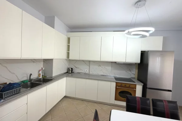 Shtepi me qera Apartament ne Tirane, 2+1, Mobilimi E mobiluar, Pagesa 100,000  Leke.