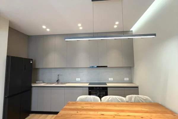 Shtepi me qera Apartament ne Tirane, 2+1, Mobilimi E mobiluar, Pagesa 80,000  Leke.