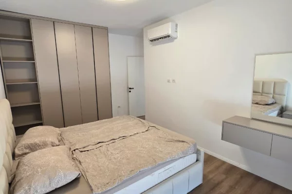Shtepi me qera Apartament ne Tirane, 2+1, Mobilimi E mobiluar, Pagesa 1,000  Euro.