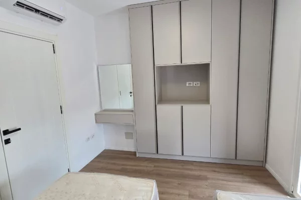 Shtepi me qera Apartament ne Tirane, 2+1, Mobilimi E mobiluar, Pagesa 1,000  Euro.