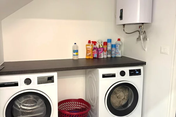 Shtepi me qera Apartament ne Tirane, 2+1, Mobilimi E mobiluar, Pagesa 1,500  Euro.