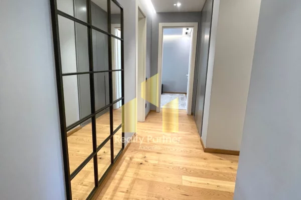 Shtepi me qera Apartament ne Tirane, 2+1, Mobilimi E mobiluar, Pagesa 2,300  Euro.