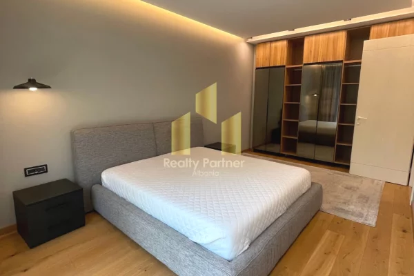 Shtepi me qera Apartament ne Tirane, 2+1, Mobilimi E mobiluar, Pagesa 2,300  Euro.