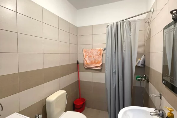 Shtepi ne shitje Apartament ne Tirane, 1+1, Mobilimi E mobiluar, Pagesa 122,000  Euro.