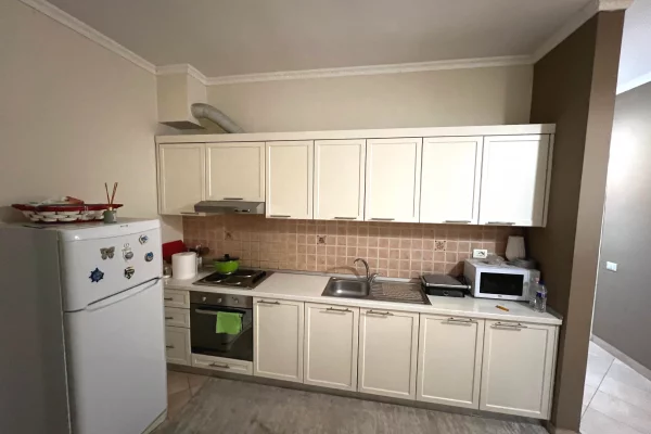 Shtepi me qera Apartament ne Tirane, 2+1, Mobilimi E mobiluar, Pagesa 800  Euro.