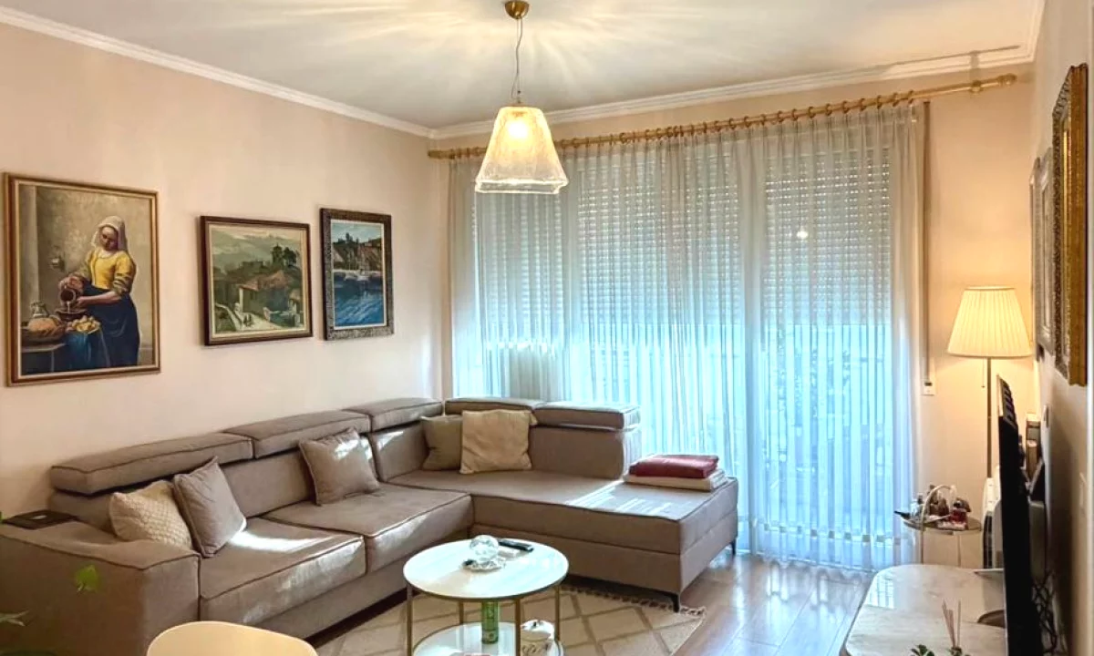 Shtepi me qera Apartament ne Tirane, 1+1, Mobilimi Pjeserisht e mobiluar, Pagesa 60,000  Leke.