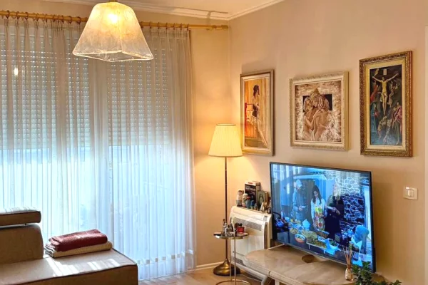 Shtepi me qera Apartament ne Tirane, 1+1, Mobilimi Pjeserisht e mobiluar, Pagesa 60,000  Leke.