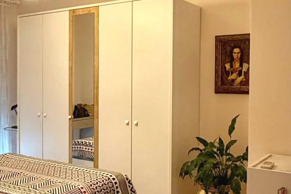 Shtepi me qera Apartament ne Tirane, 1+1, Mobilimi Pjeserisht e mobiluar, Pagesa 60,000  Leke.