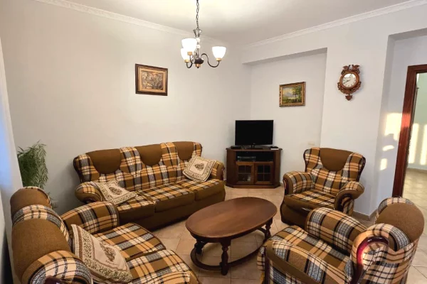 Shtepi me qera Apartament ne Tirane, 2+1, Mobilimi E mobiluar, Pagesa 70,000  Leke.