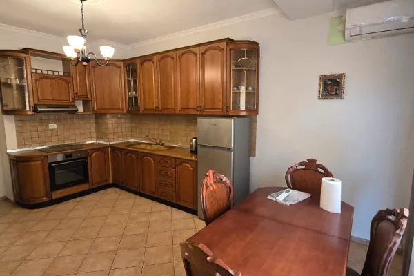 Shtepi me qera Apartament ne Tirane, 2+1, Mobilimi E mobiluar, Pagesa 70,000  Leke.