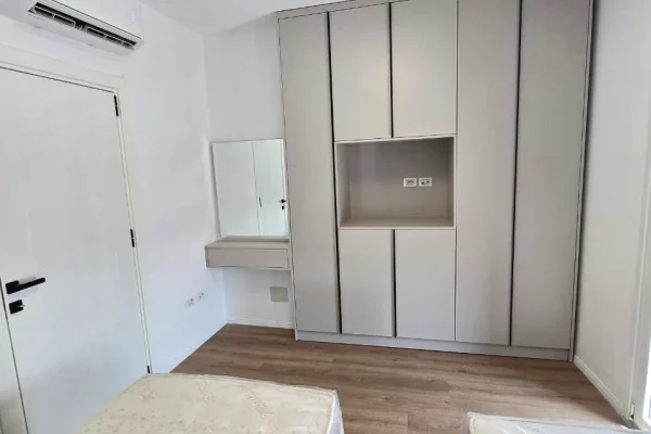 Shtepi me qera Apartament ne Tirane, 2+1, Mobilimi E mobiluar, Pagesa 1,000  Euro.