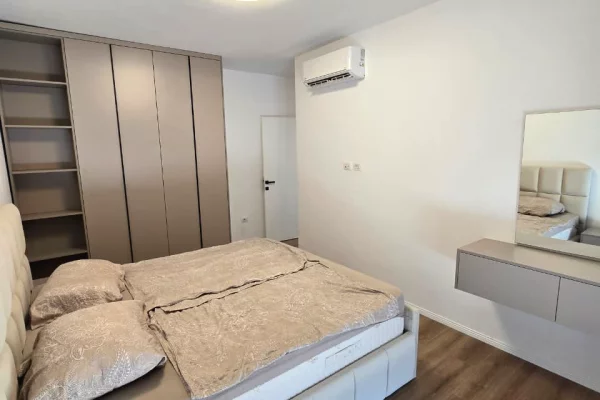 Shtepi me qera Apartament ne Tirane, 2+1, Mobilimi E mobiluar, Pagesa 1,000  Euro.