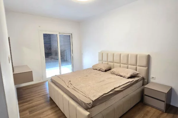 Shtepi me qera Apartament ne Tirane, 2+1, Mobilimi E mobiluar, Pagesa 1,000  Euro.