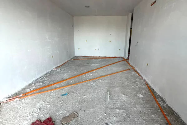 Shtepi ne shitje Apartament ne Tirane, 1+1, Mobilimi Bosh, pa mobiluar, Pagesa 78,400  Euro.