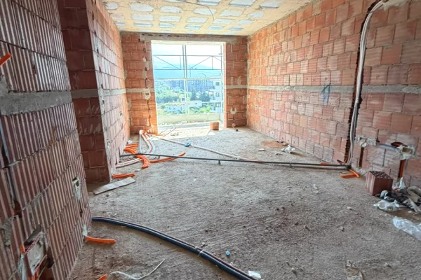 Shtepi ne shitje Apartament ne Tirane, 2+1, Mobilimi Bosh, pa mobiluar, Pagesa 115,100  Euro.
