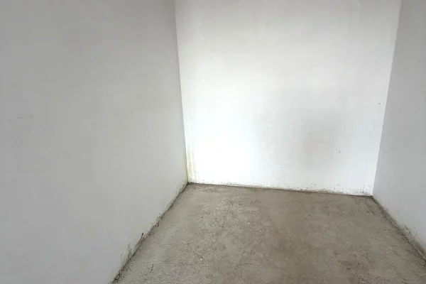 Shtepi ne shitje Apartament ne Tirane, 2+1, Mobilimi Bosh, pa mobiluar, Pagesa 204,600  Euro.