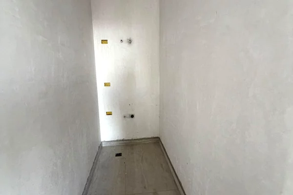 Shtepi ne shitje Apartament ne Tirane, 2+1, Mobilimi Bosh, pa mobiluar, Pagesa 204,600  Euro.