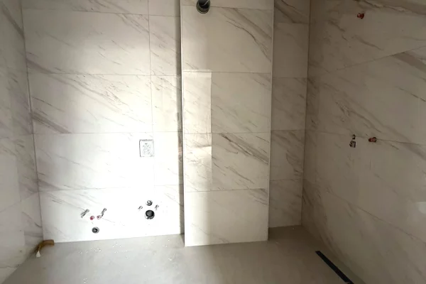 Shtepi ne shitje Apartament ne Tirane, 2+1, Mobilimi Bosh, pa mobiluar, Pagesa 204,600  Euro.