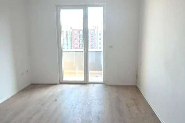 Shtepi ne shitje Apartament ne Tirane, 2+1, Mobilimi Bosh, pa mobiluar, Pagesa 135,000  Euro.