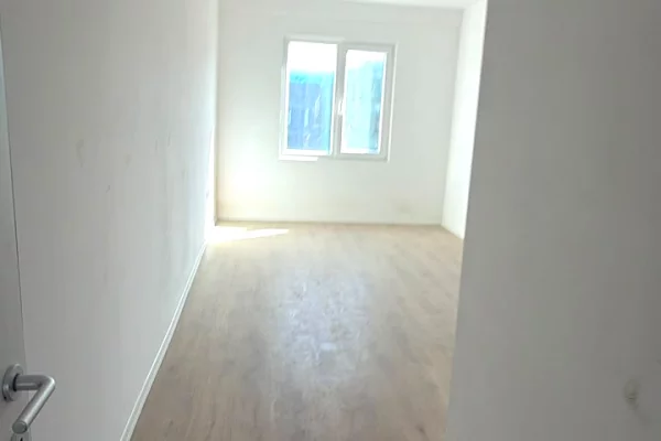 Shtepi ne shitje Apartament ne Tirane, 2+1, Mobilimi Bosh, pa mobiluar, Pagesa 135,000  Euro.