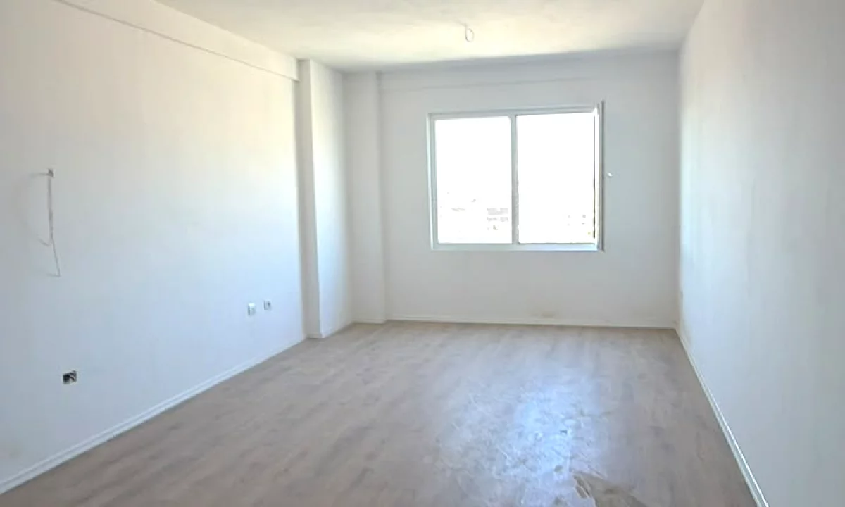 Shtepi ne shitje Apartament ne Tirane, 2+1, Mobilimi Bosh, pa mobiluar, Pagesa 135,000  Euro.
