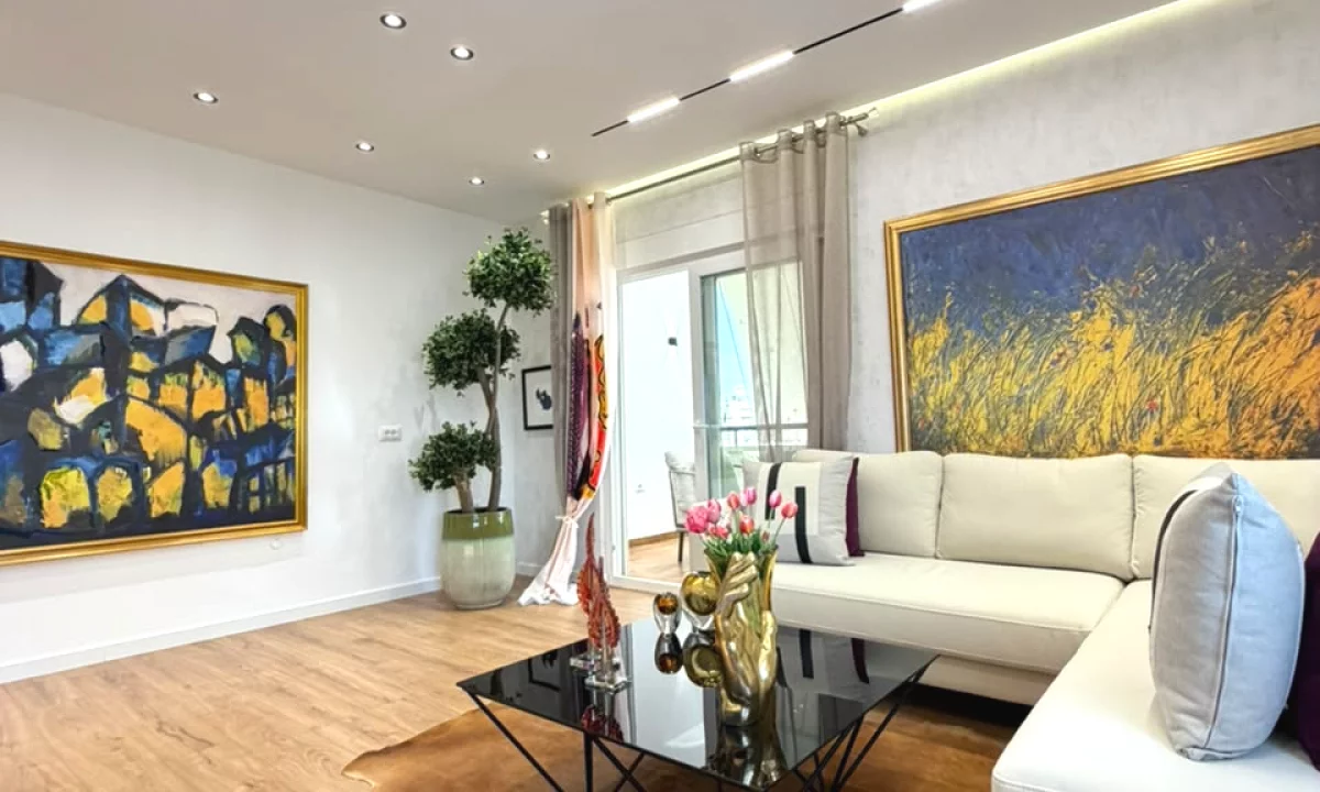 Shtepi ne shitje Apartament ne Tirane, 2+1, Mobilimi E mobiluar, Pagesa 239,000,000  Leke.