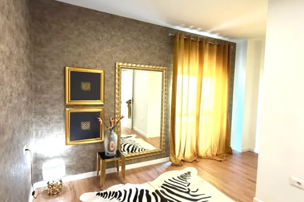 Shtepi ne shitje Apartament ne Tirane, 2+1, Mobilimi E mobiluar, Pagesa 239,000,000  Leke.